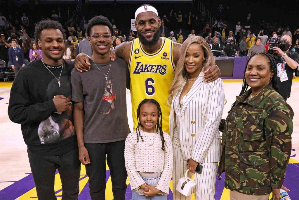 How tall are LeBron and Savannah’s children